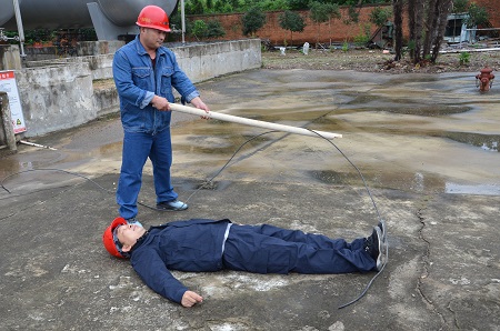 信阳分院结合特种设备安全宣传周开展触电事故应急救援演练